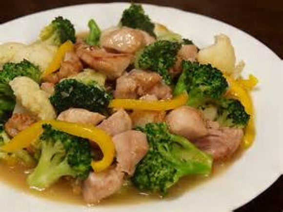 CHICKEN CHILLI AND BROCCOLI STIR FRY