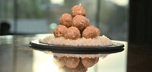 Gond Aur Gulkand Ke Ladoo