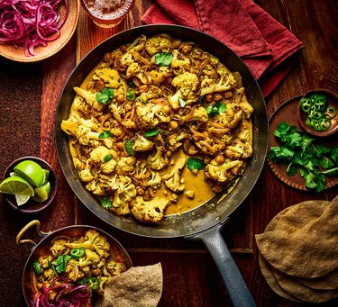 Roasted cauliflower & chickpea coconut curry